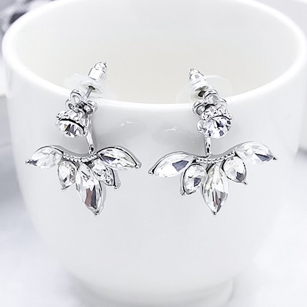 ⚜️[𝟯/$𝟭𝟴]⚜️Silver Flower Jacket Earrings NEW - Picture 3 of 9